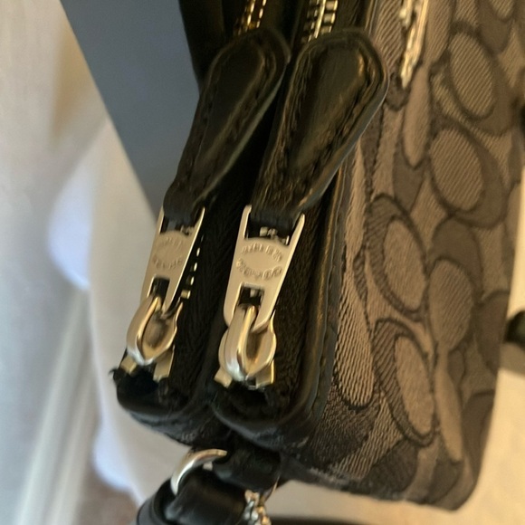 Coach: Black & Gray Signature Double Zip Wristlet- Silver Tone - Picture 4 of 15